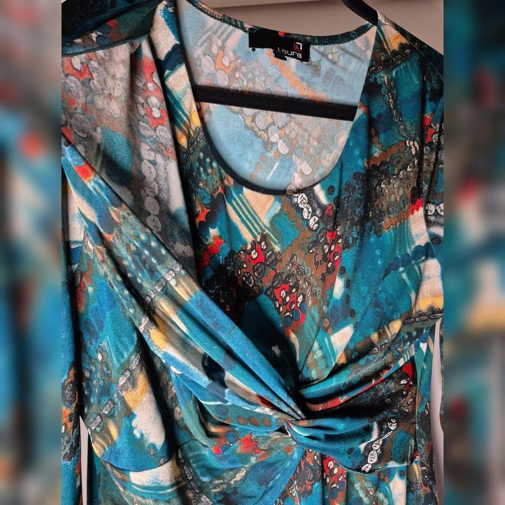Laura Abstract Flowy Blouse - Picture 5 of 8